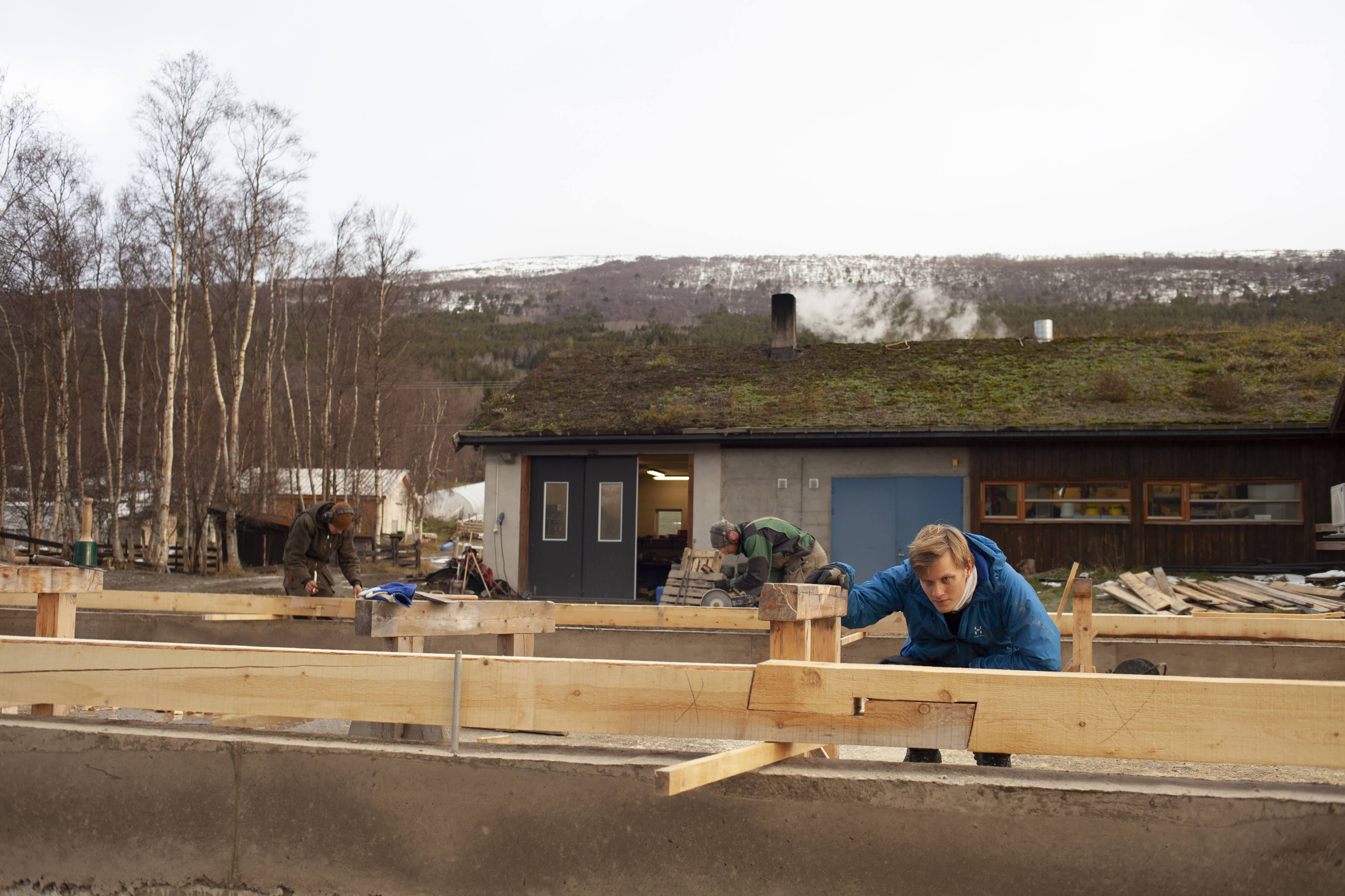 Flishuset under oppføring på Avdem Gård